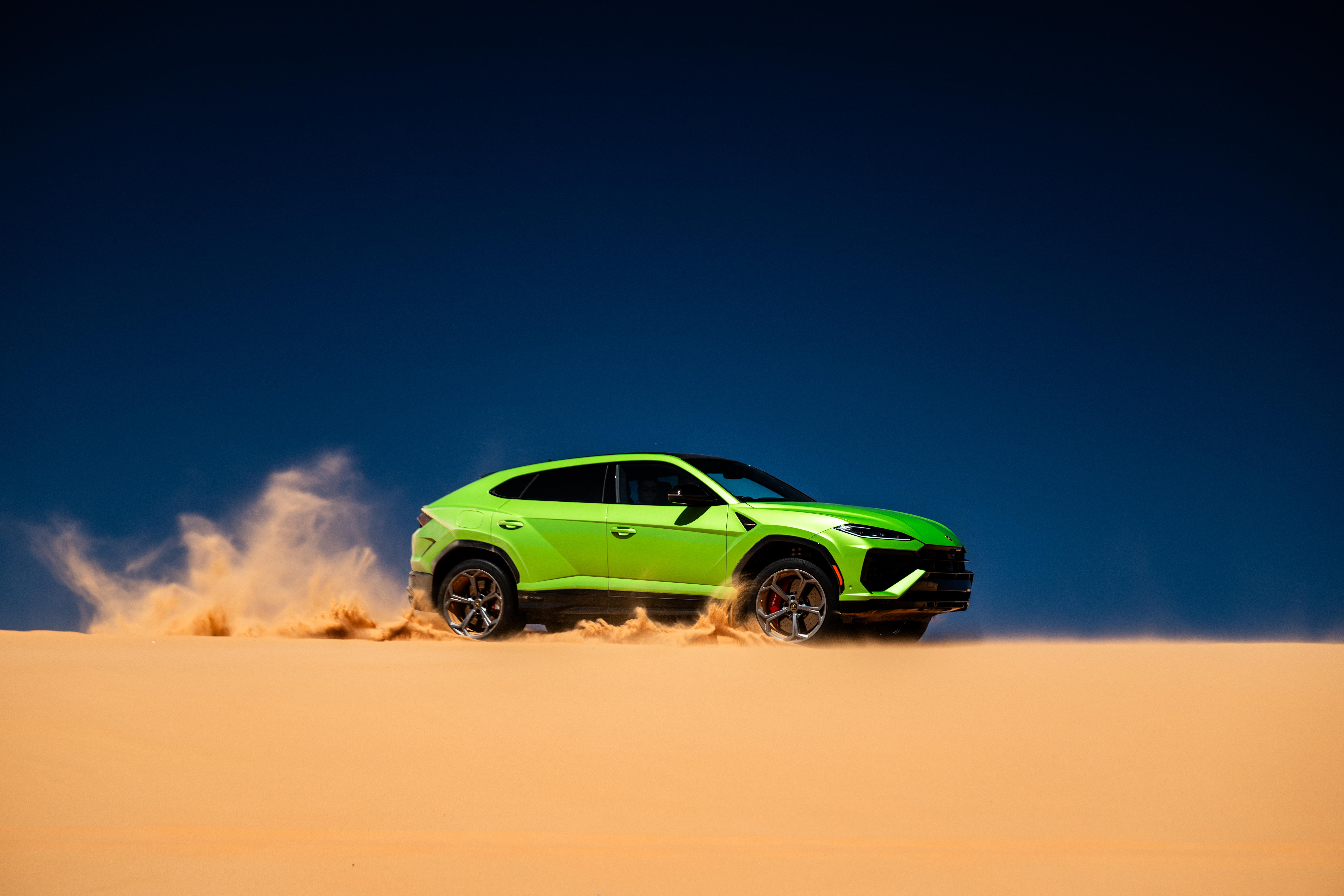 Lamborghini Urus SE Desert Race