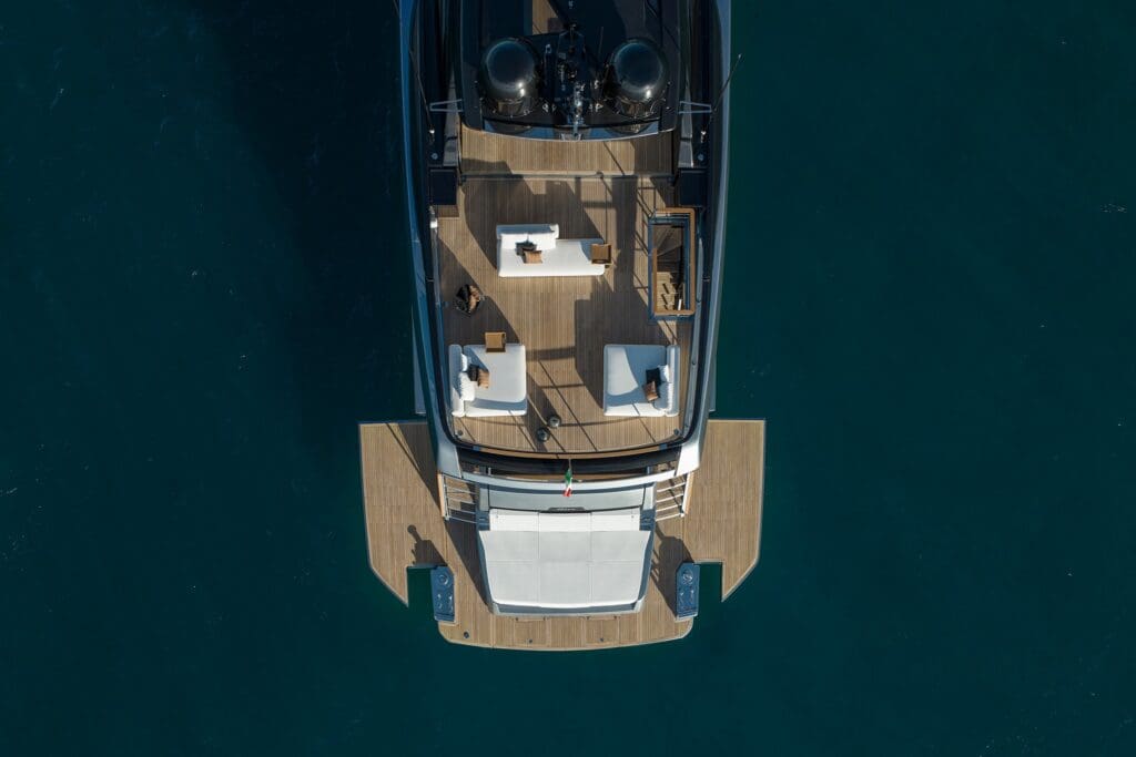 112 Dolcevita Super Aft Drone shot